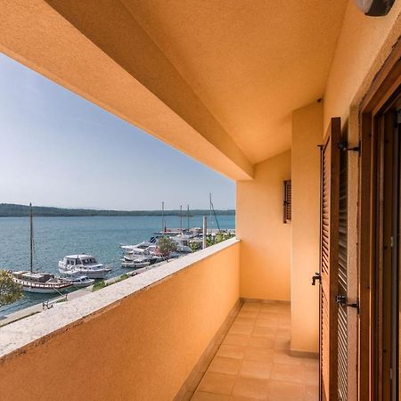 Apartments Celeste Климно Экстерьер фото