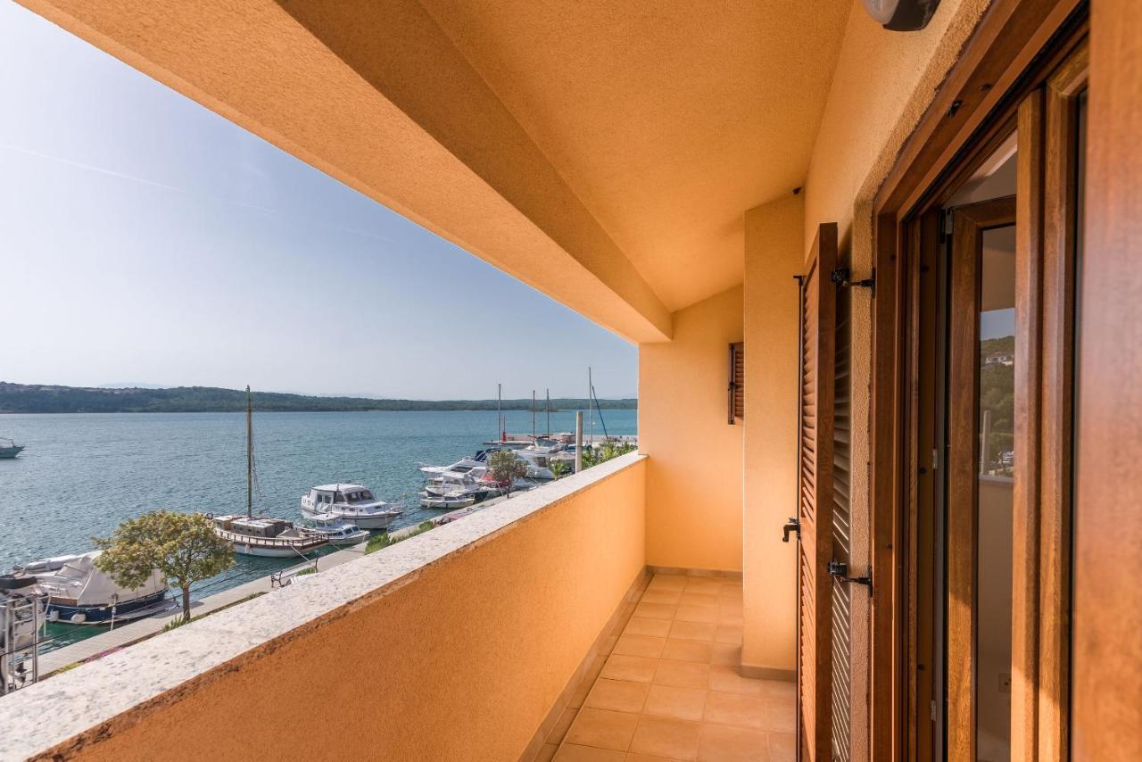 Apartments Celeste Климно Экстерьер фото