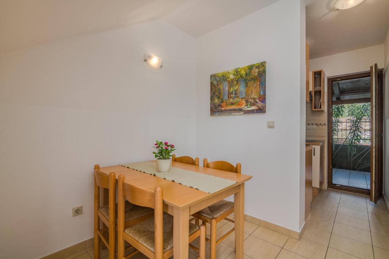 Apartments Celeste Климно Экстерьер фото