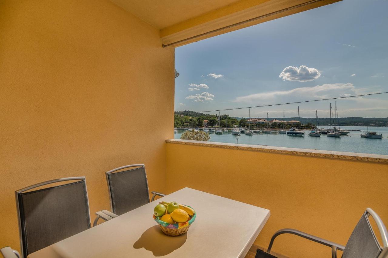 Apartments Celeste Климно Экстерьер фото