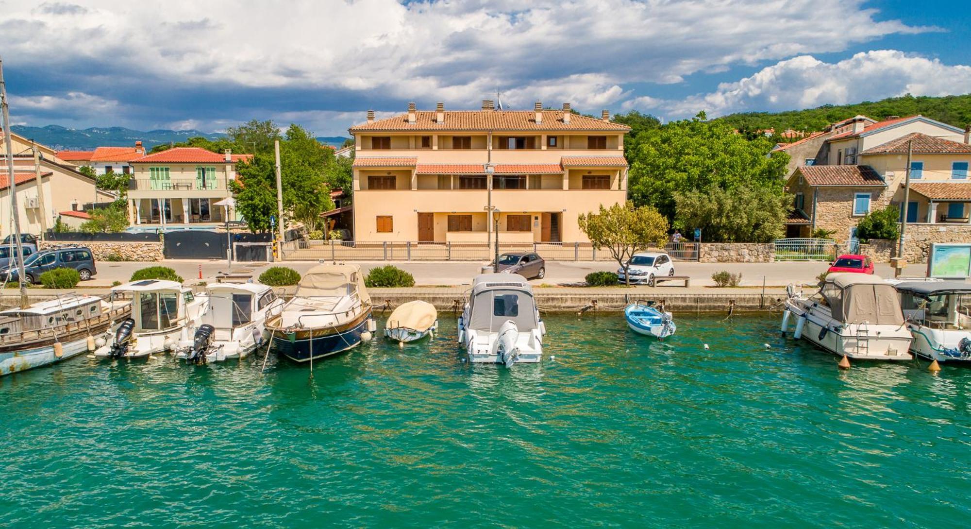 Apartments Celeste Климно Экстерьер фото